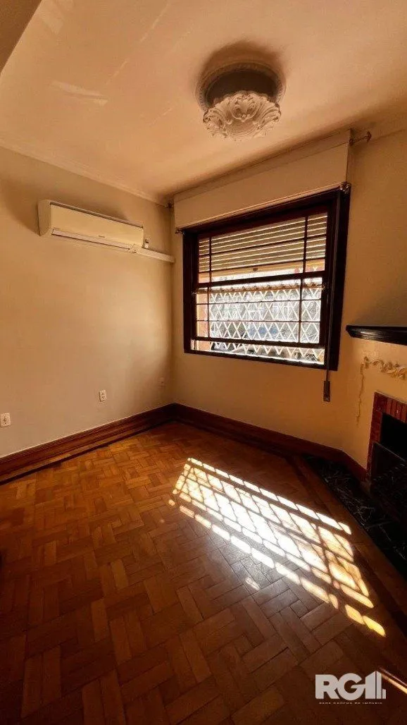 Imagem CASA A VENDA, AMPLA NA COMENDADOR BATISTA!