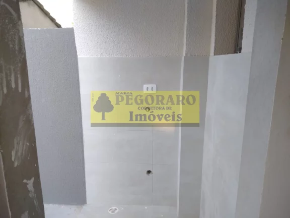 Imagem Sobrado à venda em Caraguatatuba-SP: 2 quartos, 2 suítes, 3 banheiros, 75m² no bairro Cidade Jardim!
