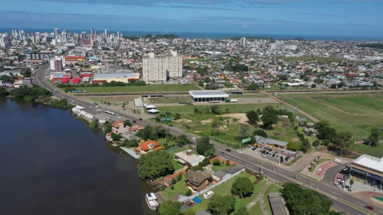 Terreno de 10.645m para venda em Torres próximo ao Parque do Balonismo