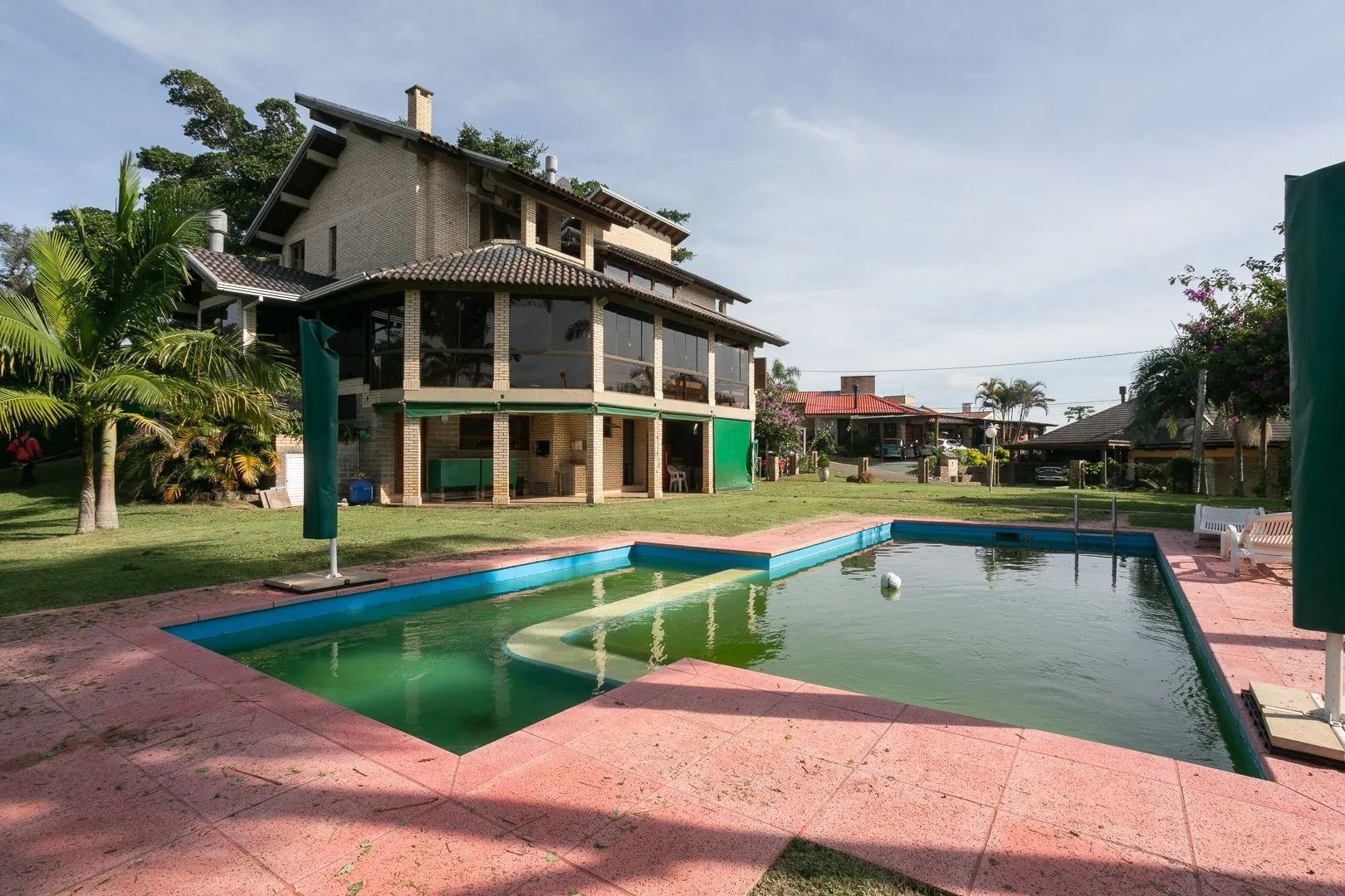 Imagem Casa mobiliada em condomínio