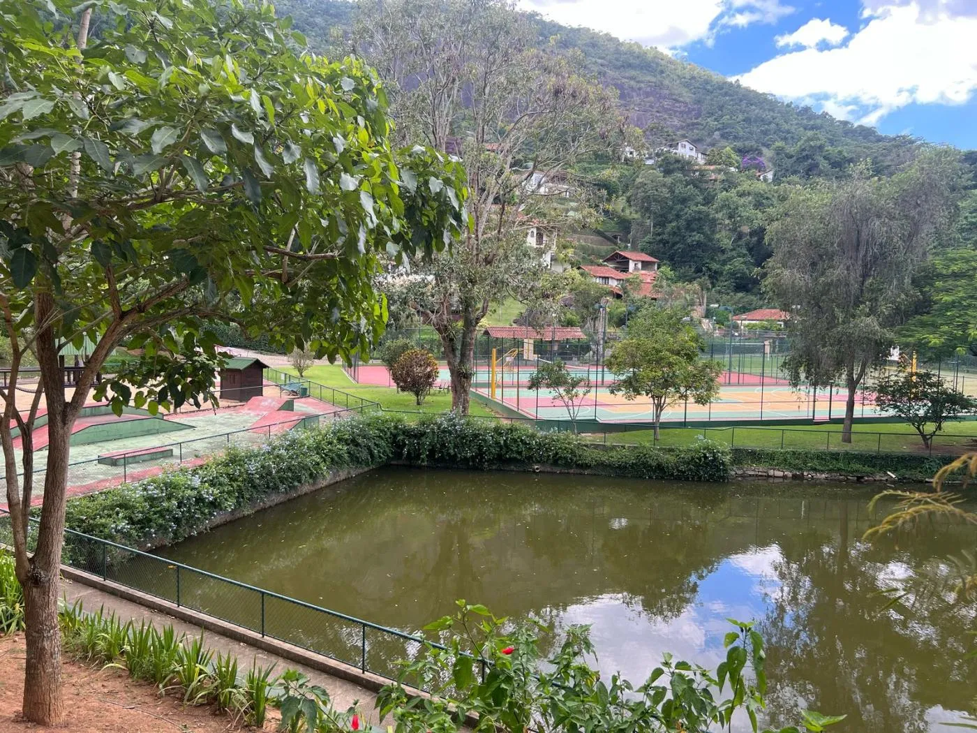 Imagem Terreno em Condomínio para Venda em Petrópolis / RJ no bairro Itaipava