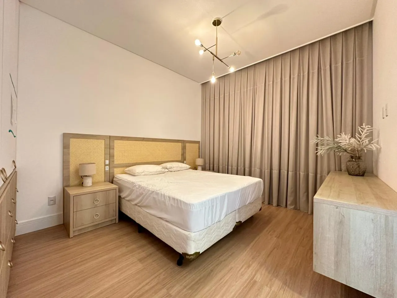 Imagem Apartamento com vista para o mar à venda com 190m2 por R$ 4.500.000,00