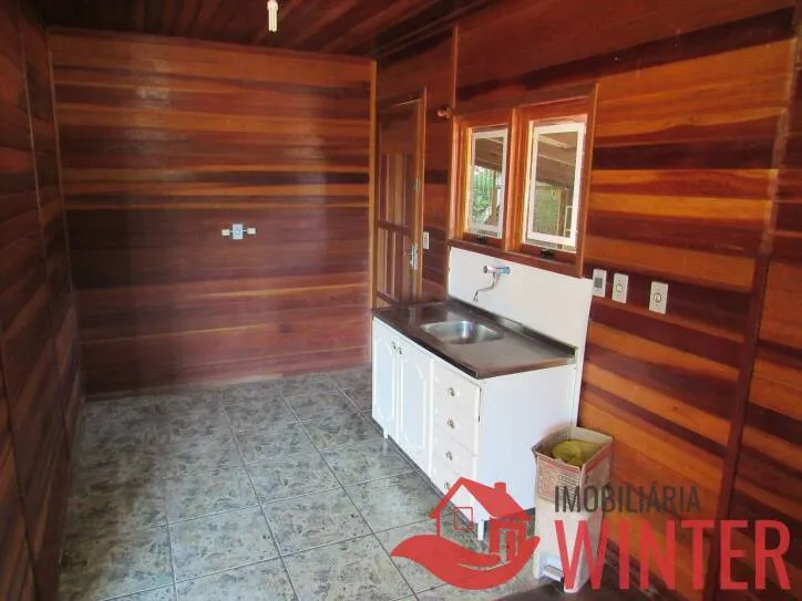 Imagem Casa de madeira com 2 dormitórios no bairro Picão