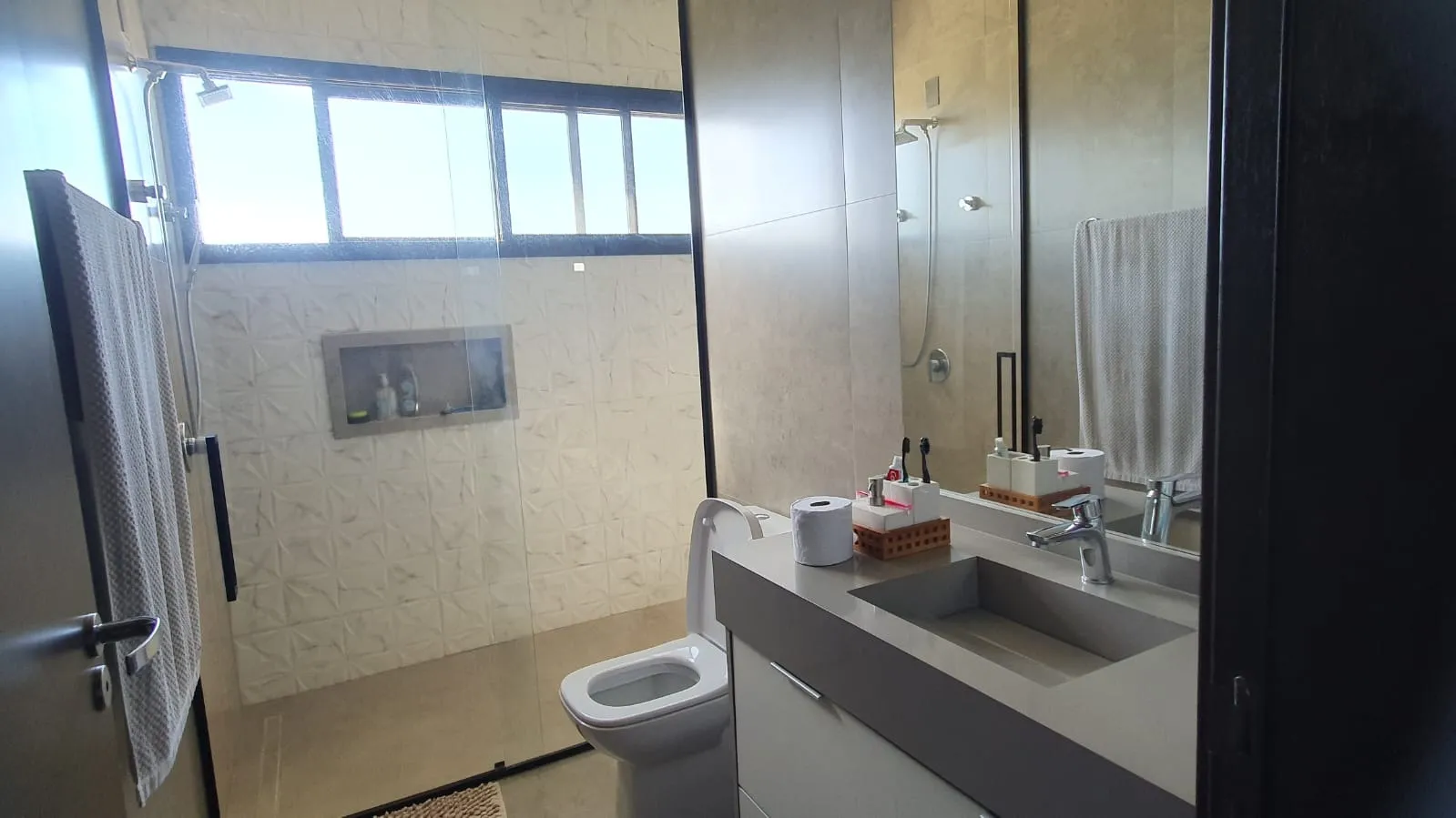 Imagem Luxuosa Casa no Condomínio Ecoresidencial Jequitibá ? 3 Suítes, Piscina, Academia e Muito Mais