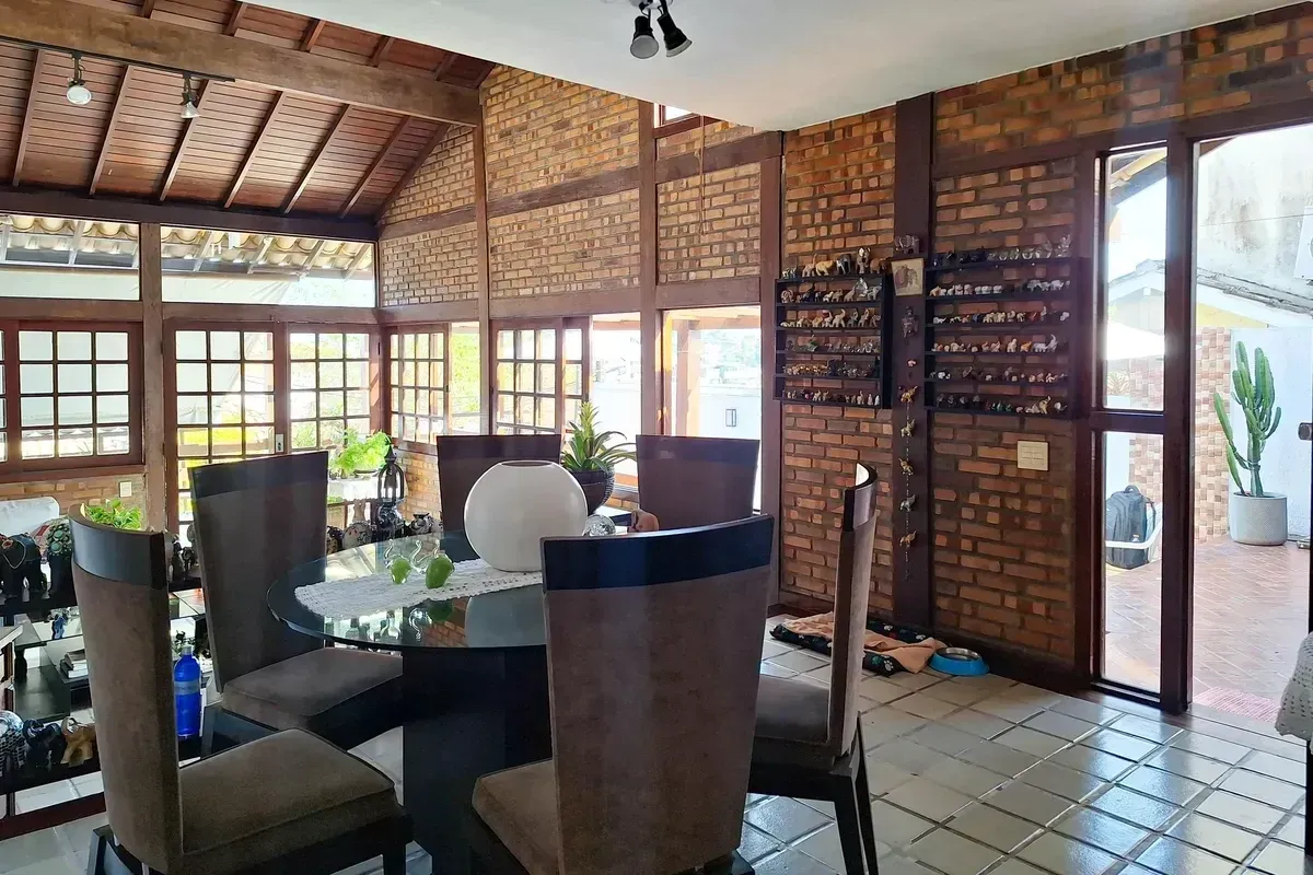 Imagem Casa de Condomínio com 4 Quartos à Venda, 235 metros em Badu - Niterói