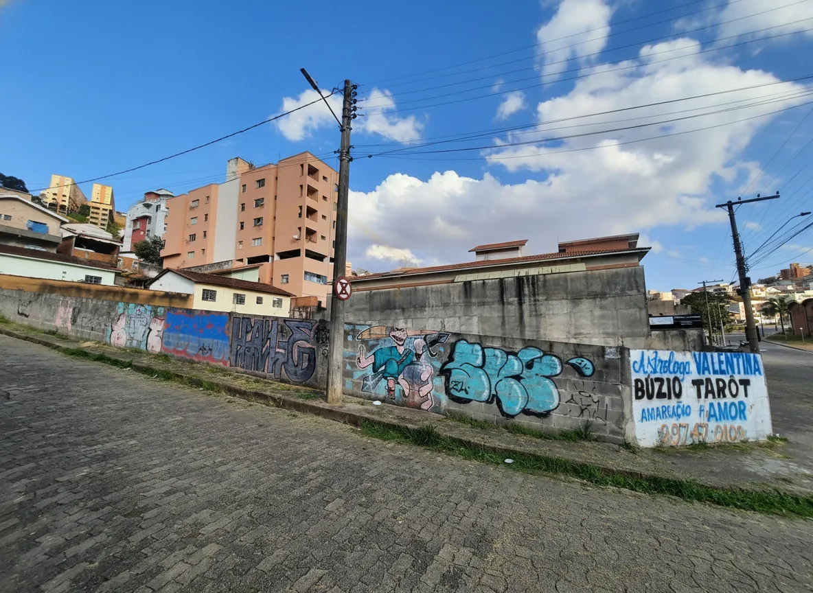 Imagem Terreno 893 m² à venda em Jardim Quisisana, Poços de Caldas