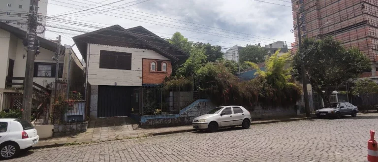 Imagem Terreno 4 quartos sendo 1 suíte para venda no bairro Panazzolo em Caxias do Sul