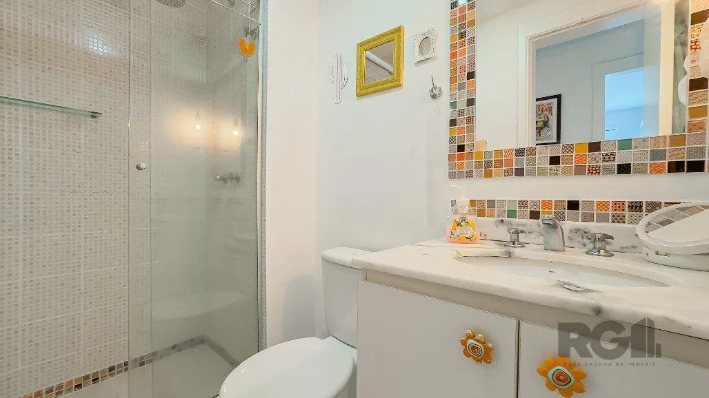Imagem Apartamento a venda no bairro Passo da Areia com dois dormitórios.