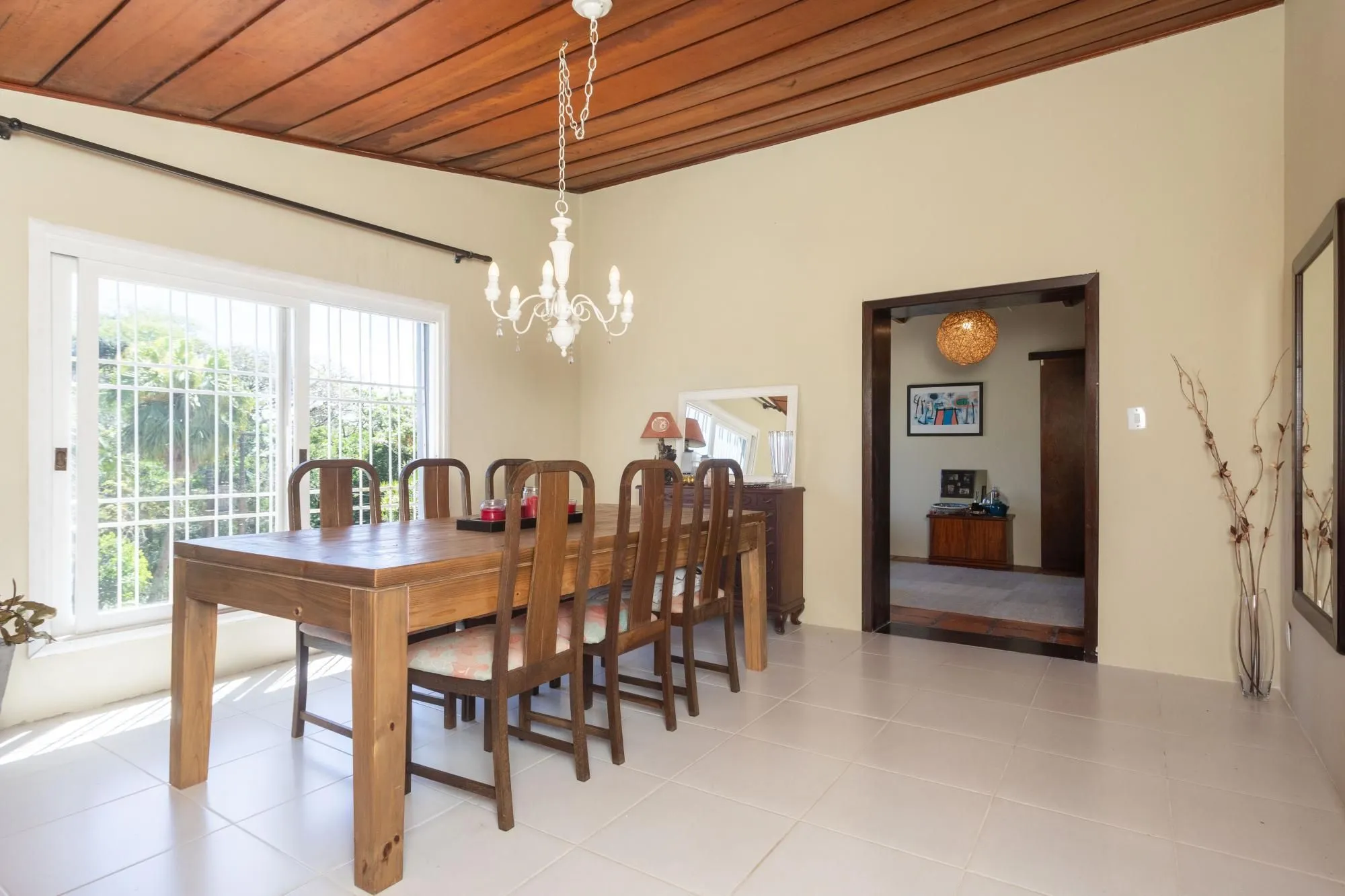 Imagem Casa em Condomínio com 5 quartos, 3 vagas e 350m²