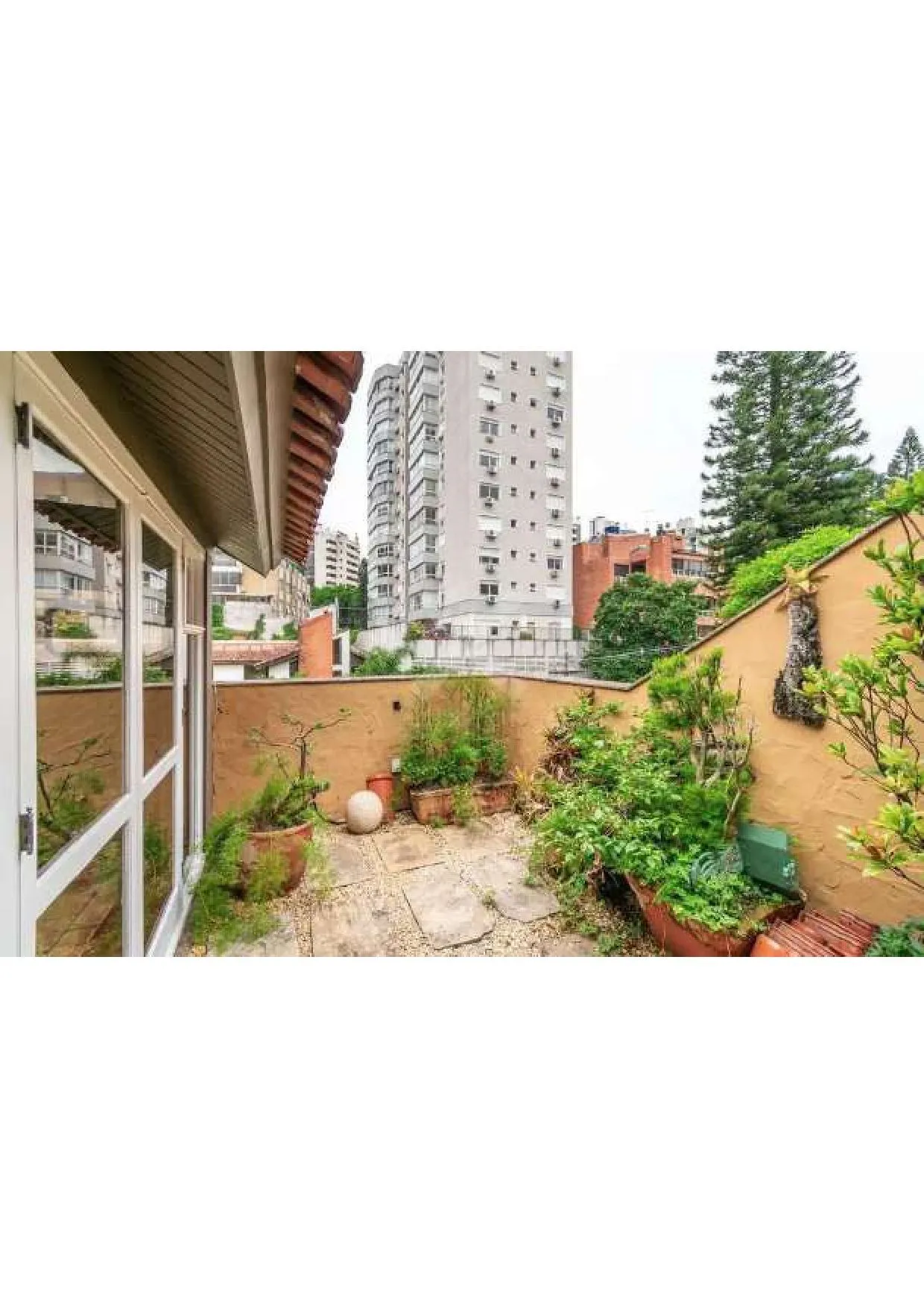 Imagem Cobertura duplex com 4 dormitórios ( 3 suites ), tipo casa suspensa , próximo a praça da Encol no coração do Bela Vista.
