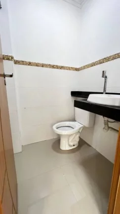 Imagem Sobrado com 3 dormitórios à venda, 73 m² por R$ 325.000 - Mirim - Praia Grande/SP