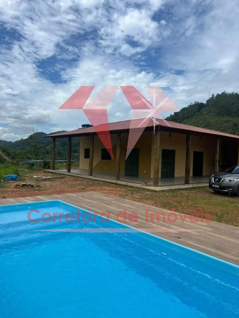 Foto do imóvel Casa / Sobrado em Fundão em saindo a esquerda em direção a linha do trem ?, anda 5km em asfalto rural e
