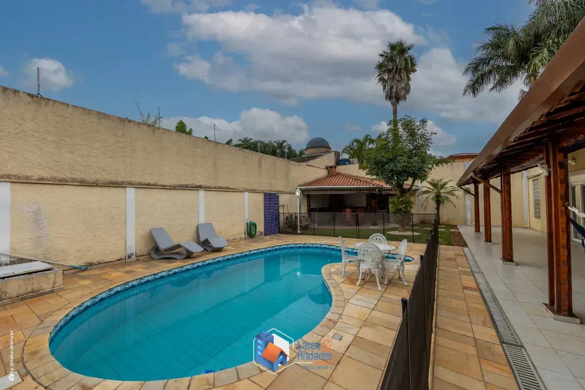 Imagem Casa para venda em Interlagos com 3 quartos, sendo 1 suíte, 379m²