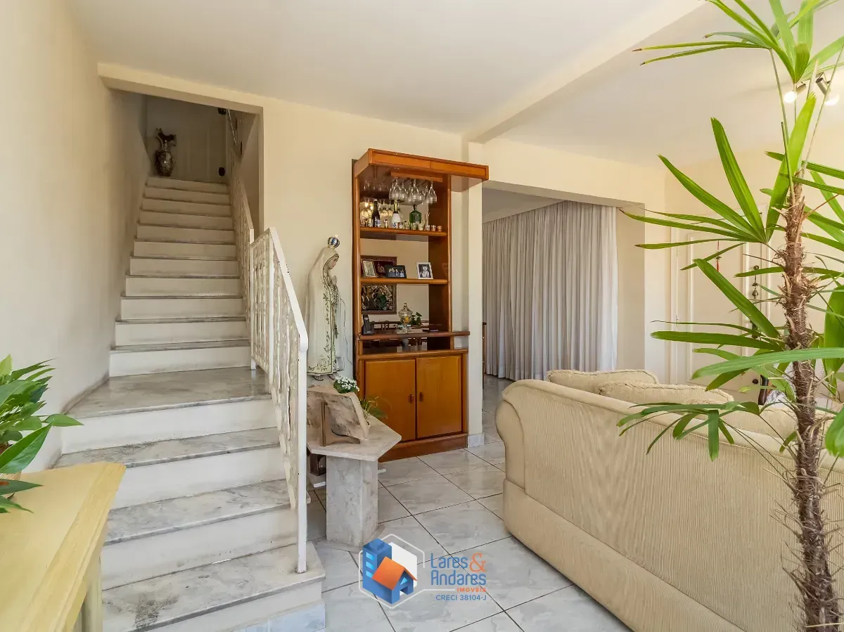 Imagem Sobrado para venda em Vila Paiva com 4 quartos, sendo 3 suítes, 210m²
