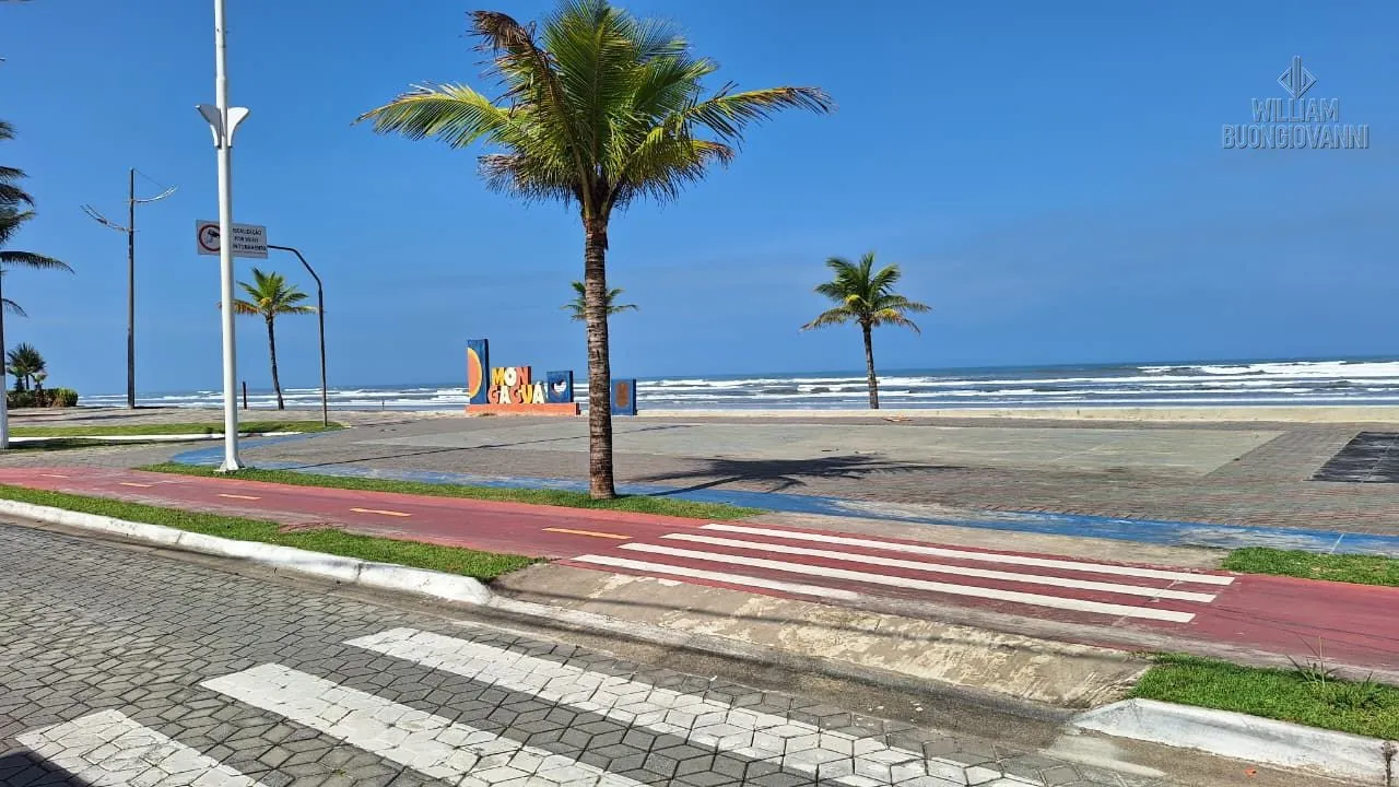 Imagem Sobrado 4 dormitórios com piscina em Mongaguá