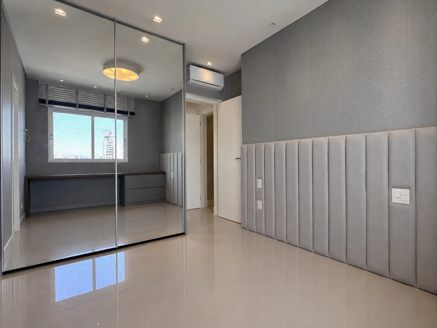 Imagem Apartamento com vista para o mar à venda com 129m2 por R$ 2.690.000,00