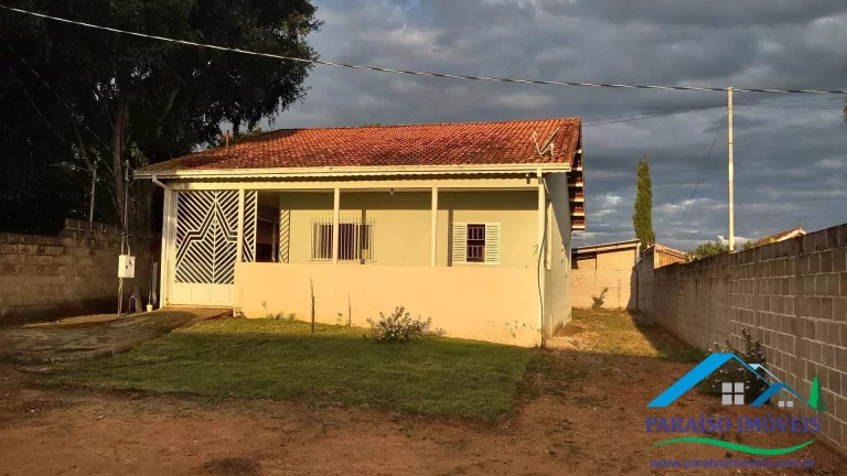 Oportunidade Imperdível: Casa Toda Avarandada à Venda! em Campo do Meio