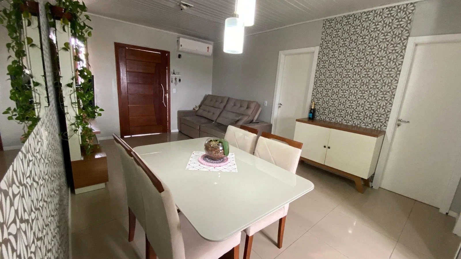 Imagem Casa térrea com 2 dormitórios, totalmente reformada.