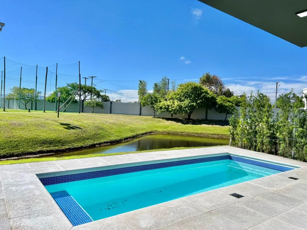 Imagem Casa em Condominio 4 Dormitórios - Bairro --