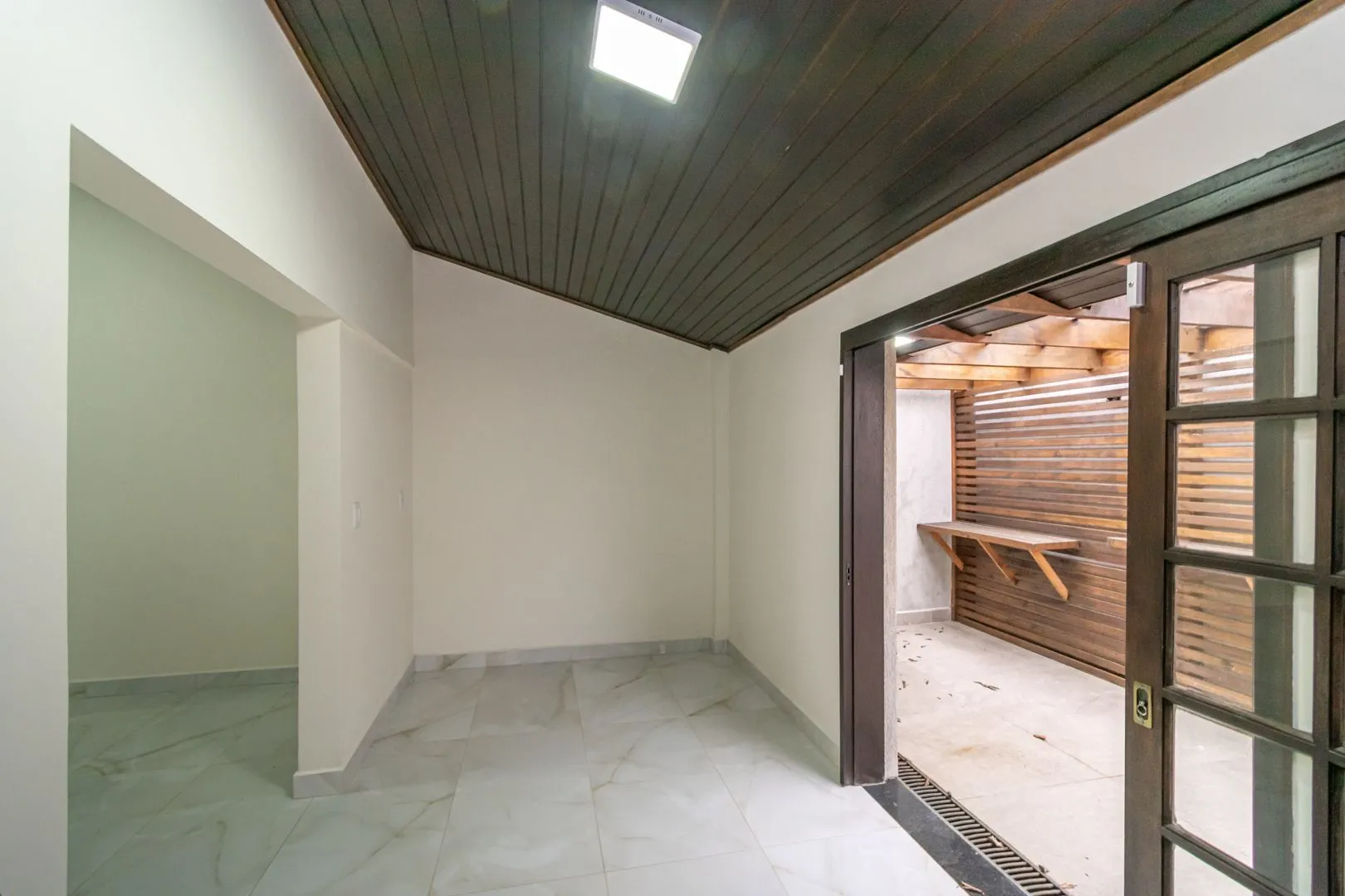 Imagem Casa sobrado no bairro Cristal de 3 dormitórios e 3 vagas DESOCUPADA