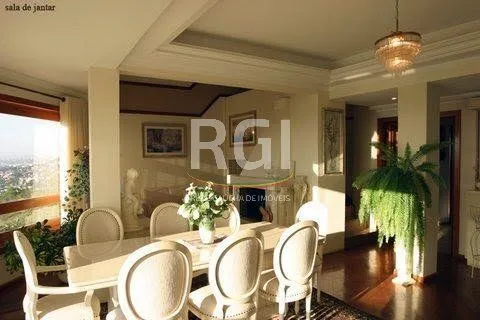 Imagem Casa para Venda - 485m², 3 dormitórios, sendo 1 suites, 4 vagas - Teresópolis