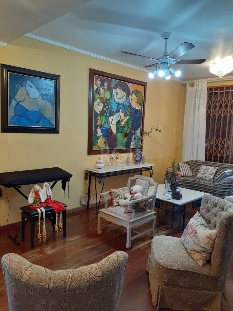Imagem Casa 3 dormitórios, 2 suítes, 4 vagas, 257,52 m² de área privativa, no Bairro Ipanema