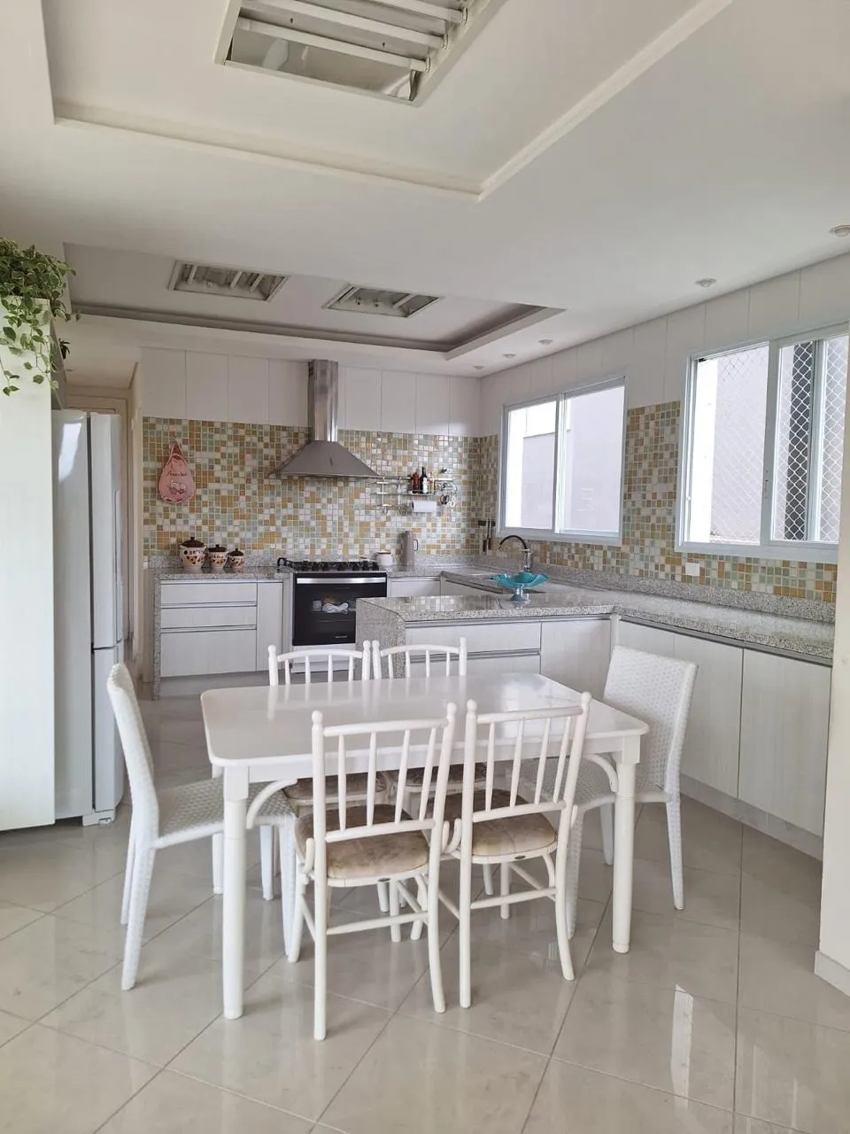 Imagem Casa de 600m² de Área Construída Localizada no Condominio Tamboré