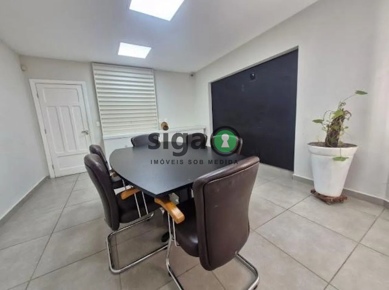 Imagem Casa Assobradada no Pacaembu, para locação Comercial ou venda com 10 salas, 11 vagas, reformada.