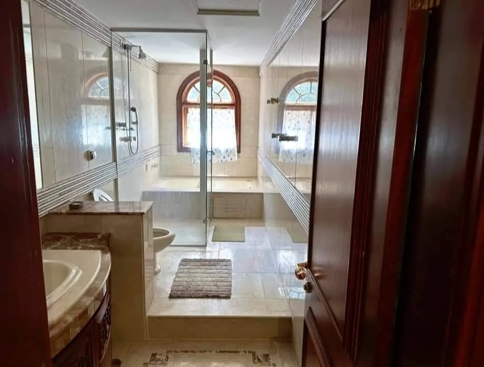 Imagem Imponente Casa à Venda em Tamboré - 5 Suítes, Piscina, Academia e Infraestrutura Completa