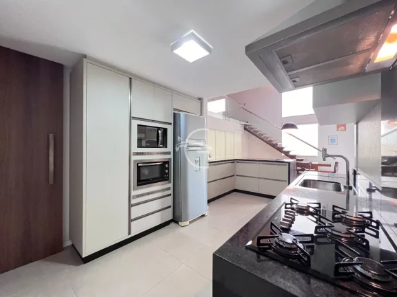 Imagem Excelente casa no Floresta com 220m² de área construída e um terreno de 600m² .