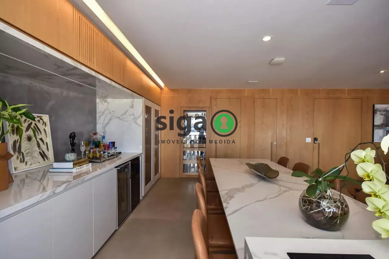 Imagem Apartamento de 223 metros com 3 quartos e 4 vagas