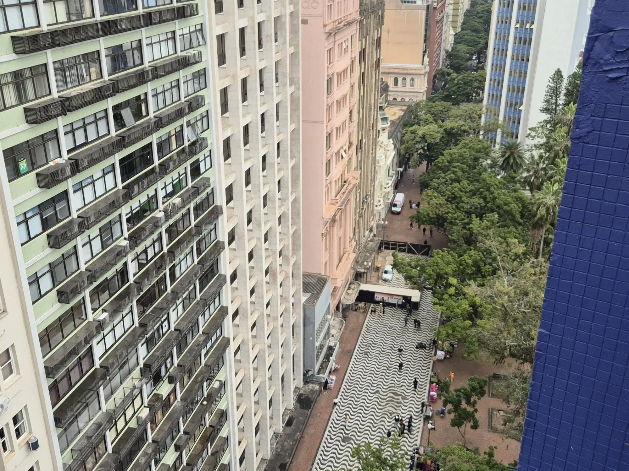 Imagem Prédio desocupado de 16 andares