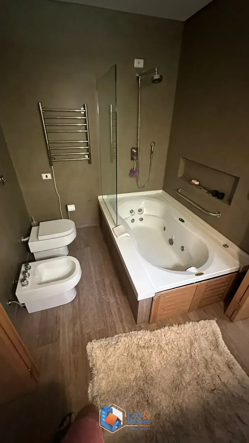 Imagem Casa para venda em Real Parque com 2 quartos, sendo 2 suítes, 293m²