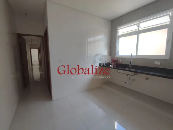 Imagem CASA TÉRREA NOVA DE 03 DORMITÓRIOS SENDO 01 SUÍTE COM QUINTAL E GARAGEM NO BAIRRO DO EMBARÉ EM SANTOS SP R$ 830.000,00