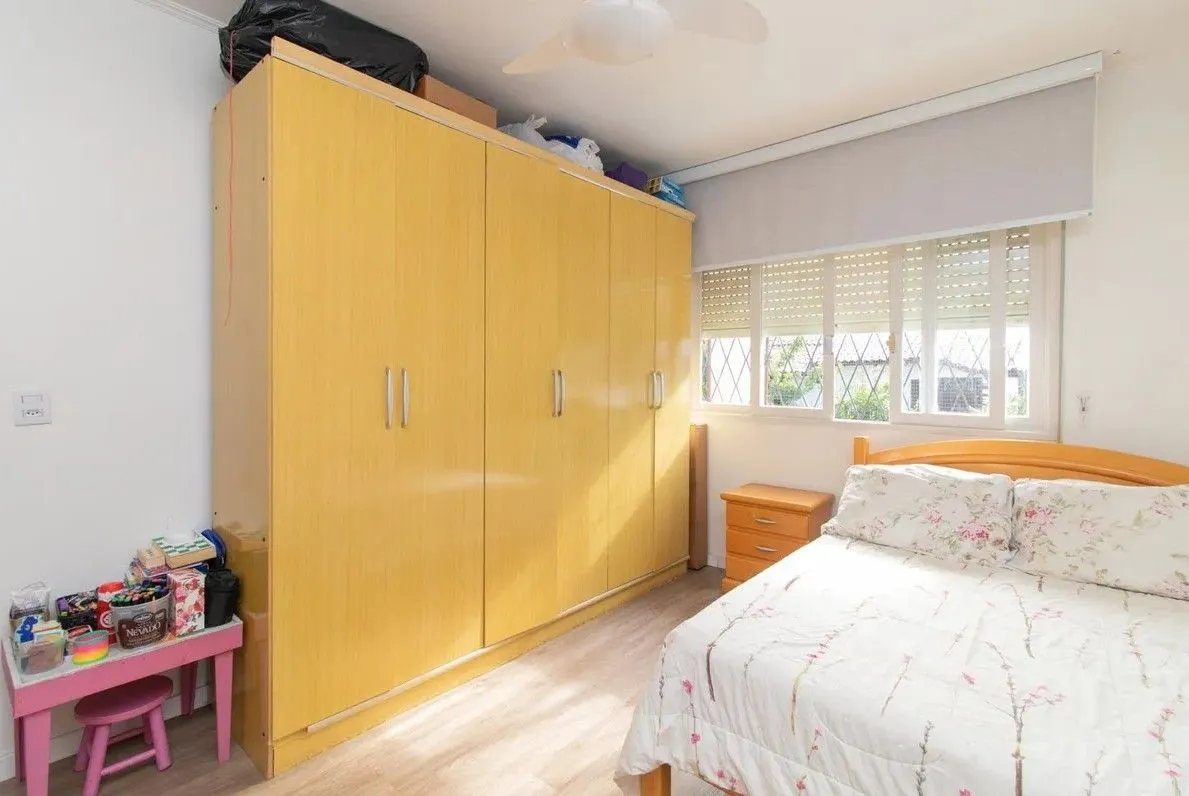Imagem Casa com 4 dormitórios e energia solar no bairro Nonoai.