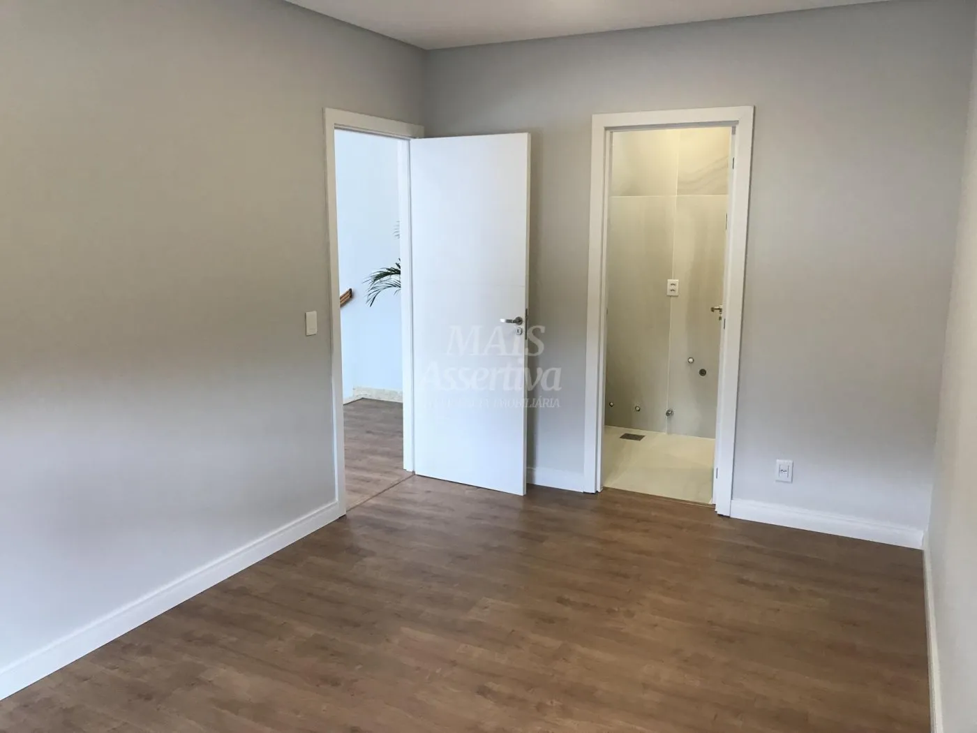 Imagem Excelente apartamento de 03 dormitórios e 03 vagas a venda em Novo Hamburgo
