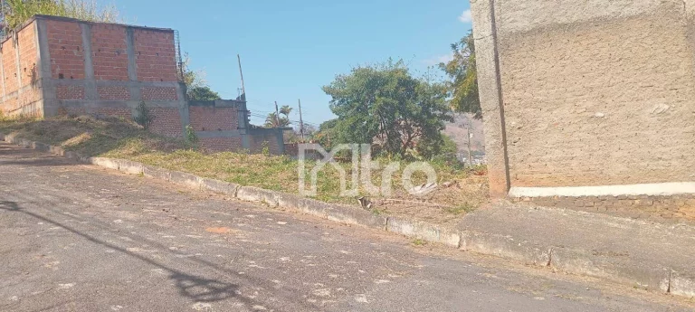 Imagem Terreno à venda, 421 m² por R$ 250.000 - Morro Chic - Itajubá/MG