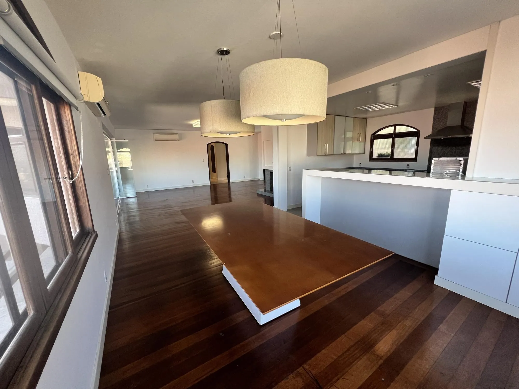 Imagem Belíssima casa no Bairro Tristeza com 645m²