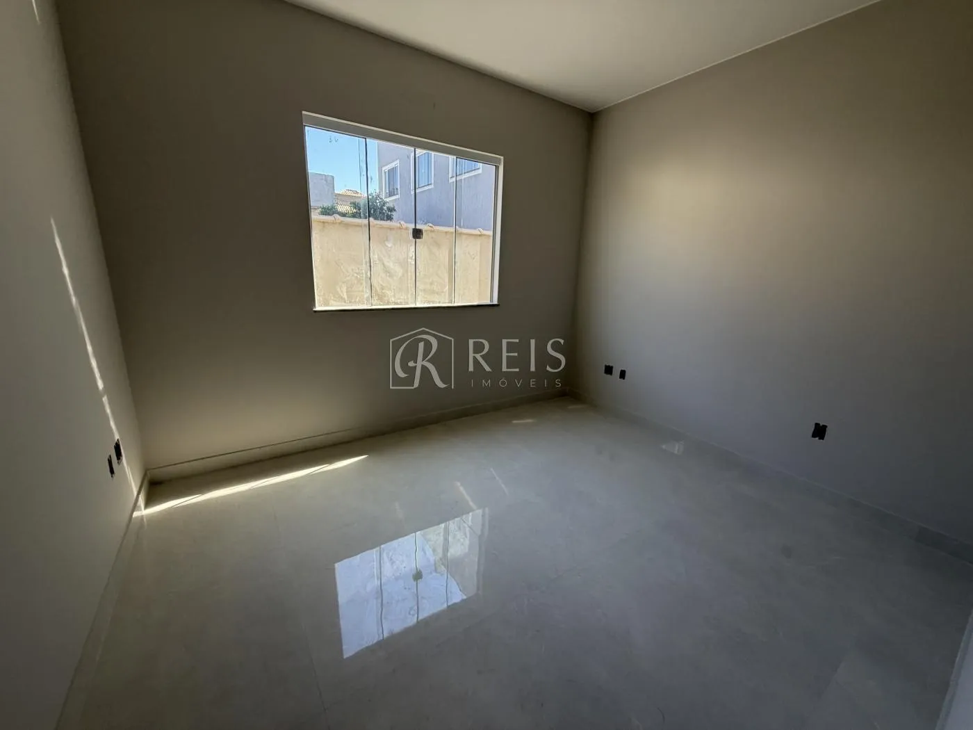 Imagem Casa para Venda em Rio das Ostras, Jardim Mariléa, 3 dormitórios, 1 suíte, 2 banheiros, 2 vagas