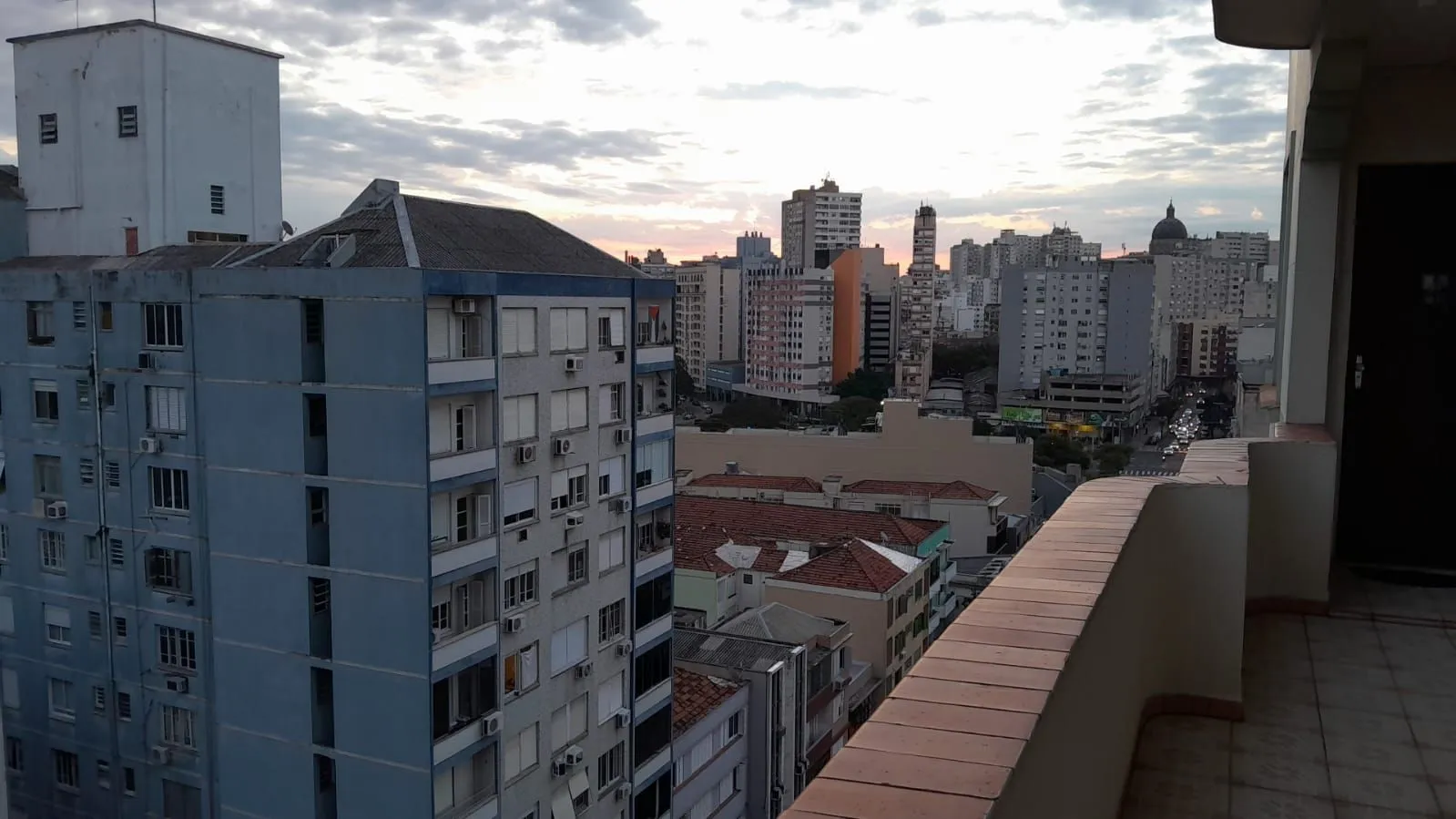 Imagem investidores - Excelente e amplo apartamento 2D LOCADO na Cidade Baixa, Porto Alegre, Com Inquilino