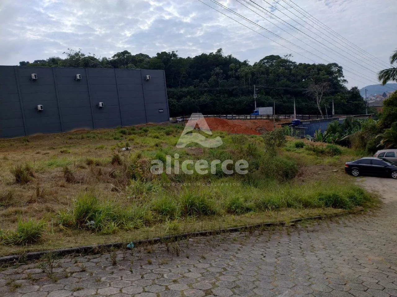 Imagem Terreno à venda com , 301,36m² em Forquilhas São José