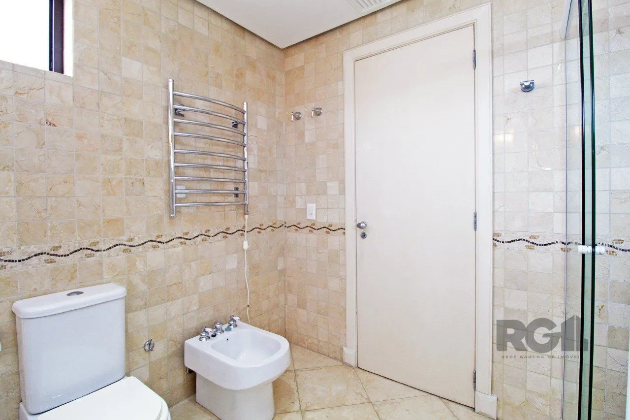Imagem Apartamento com 4 suítes localizado no bairro Moinhos De Vento em Porto Alegre/RS.