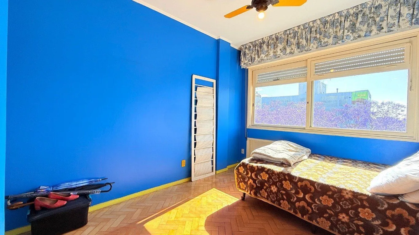 Imagem Apartamento de 3 dormitórios à venda no Bairro Petrópolis, Porto Alegre.