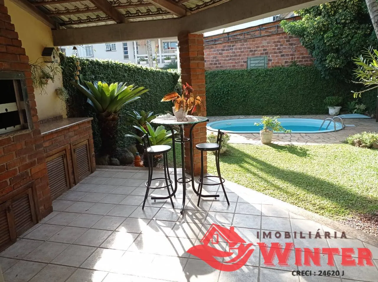 Imagem Casa com piscina no centro de Feliz