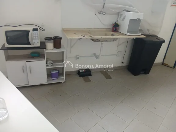 Imagem Barracão/Salão comercial mobiliado para locação em excelente localização, próximo à Av. Amor...