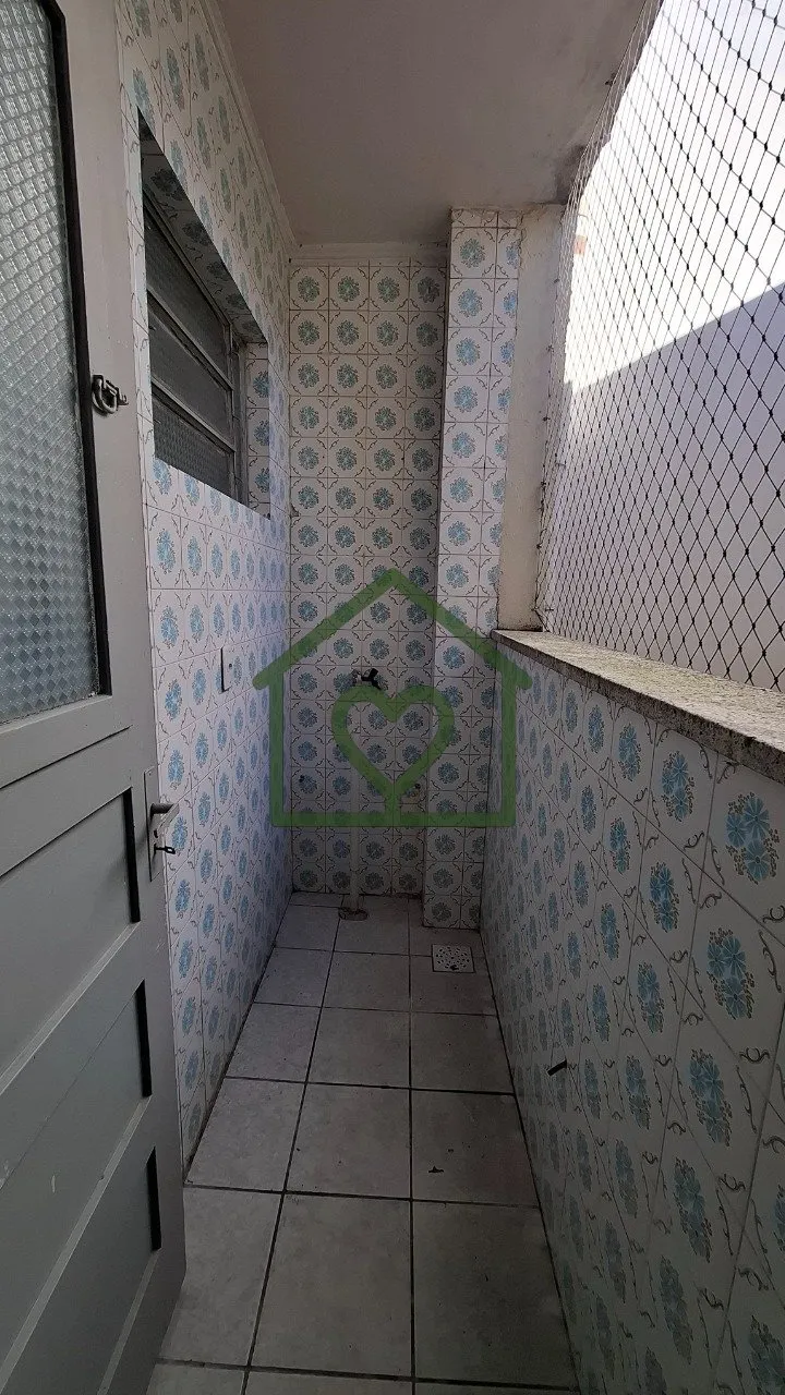 Imagem Apartamento 1 dormitório, de frente, sol da manhã, semi-mobiliado, banheiro com piso reformado, su...