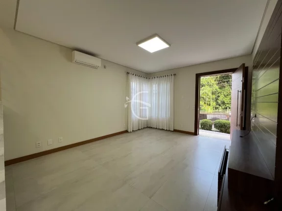 Imagem Essa casa de alto padrão é linda e encantadora.