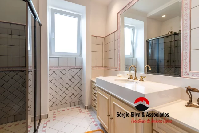 Imagem Ampla Casa a Venda Com 07 Suítes, Área Nobre no Alto do Vila Inglesa.