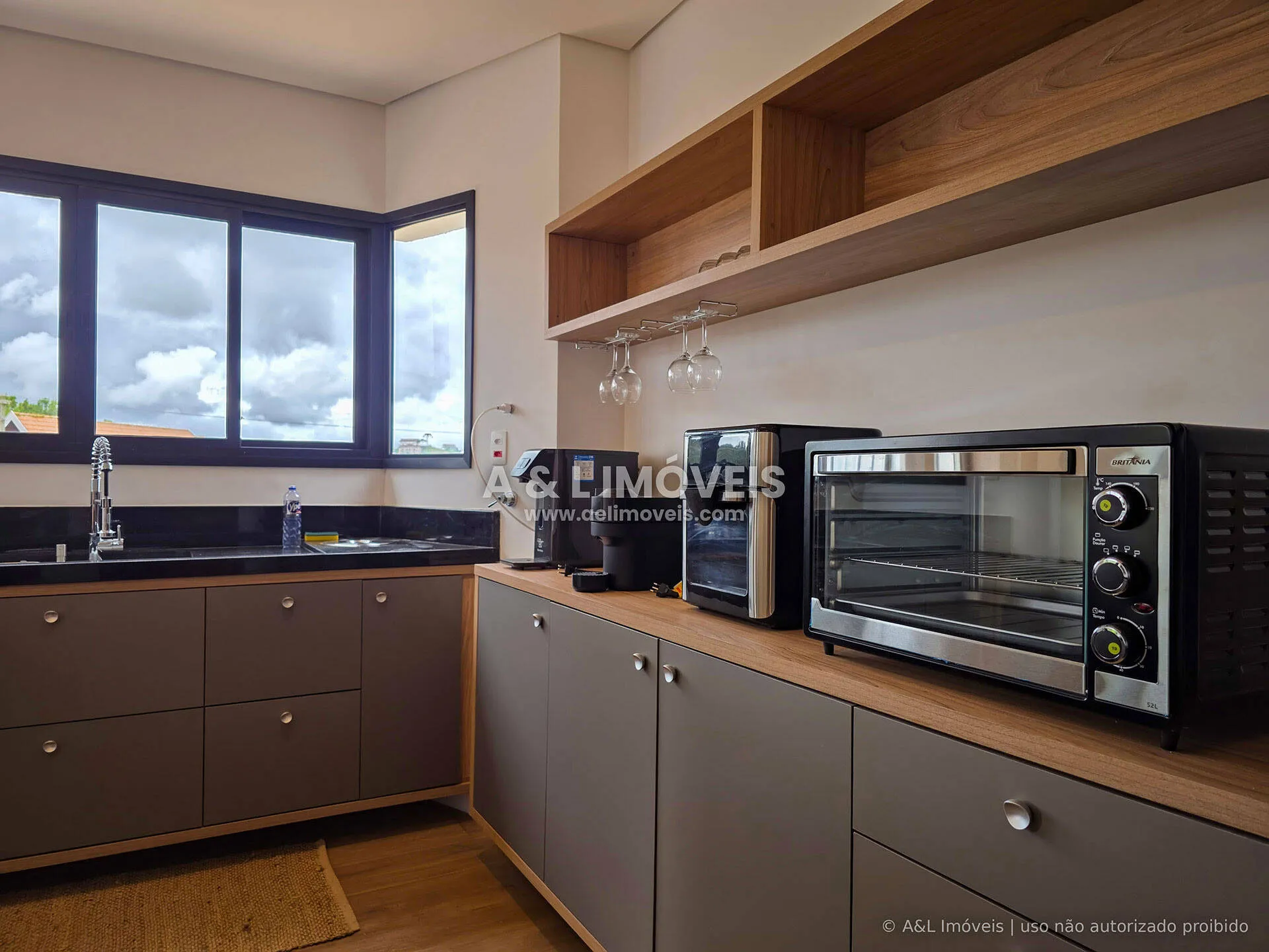 Imagem Casa em Campos do Jordão | 4 Suítes, Porteira Fechada e Vista para o Vale