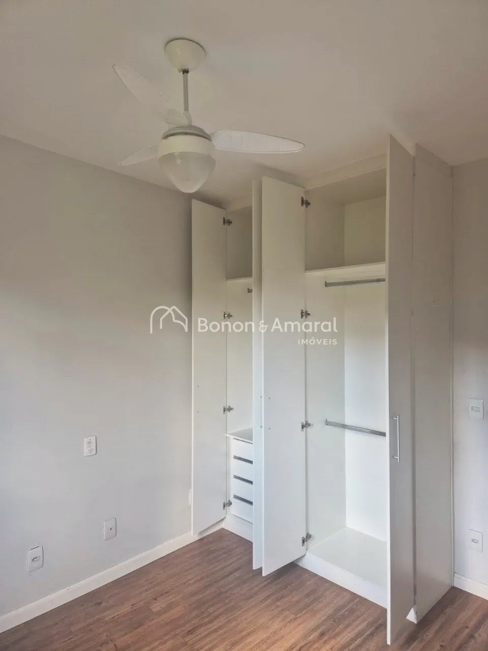 Imagem Apartamento a venda excelente localização, 3 quartos, sacada, 2 vagas livres e cobertas,condominio lazer completo